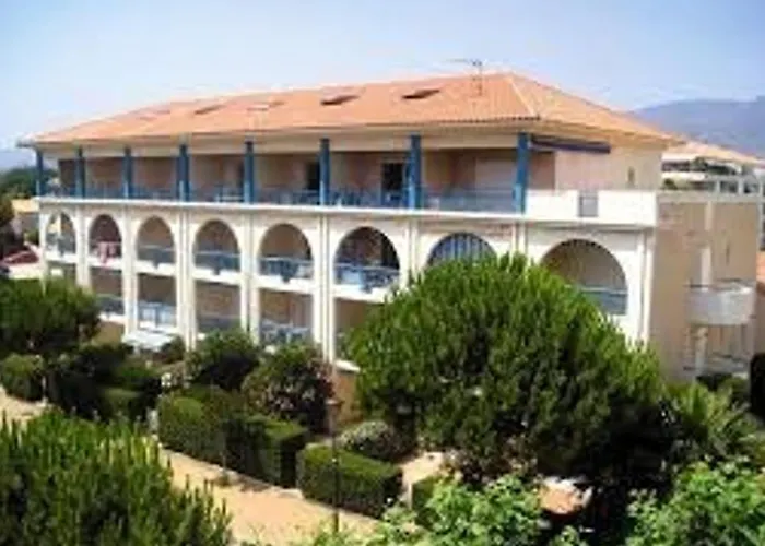 Avec Piscine, 5 Couchages, Parking, - Fr-1-251-908