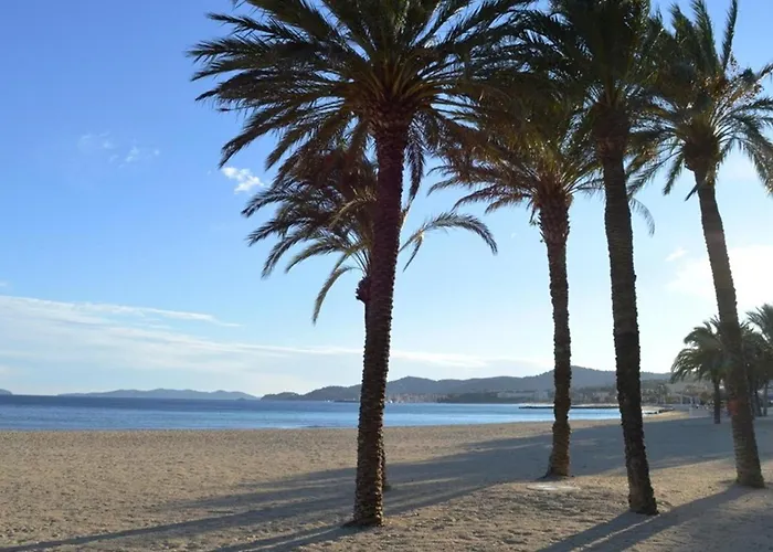 Avec Piscine, 5 Couchages, Parking, - Fr-1-251-908