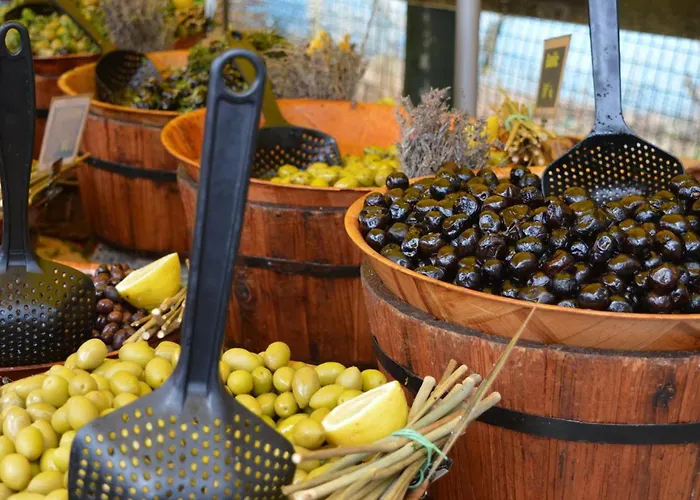 Avec Piscine, 5 Couchages, Parking, - Fr-1-251-908 * Le Lavandou